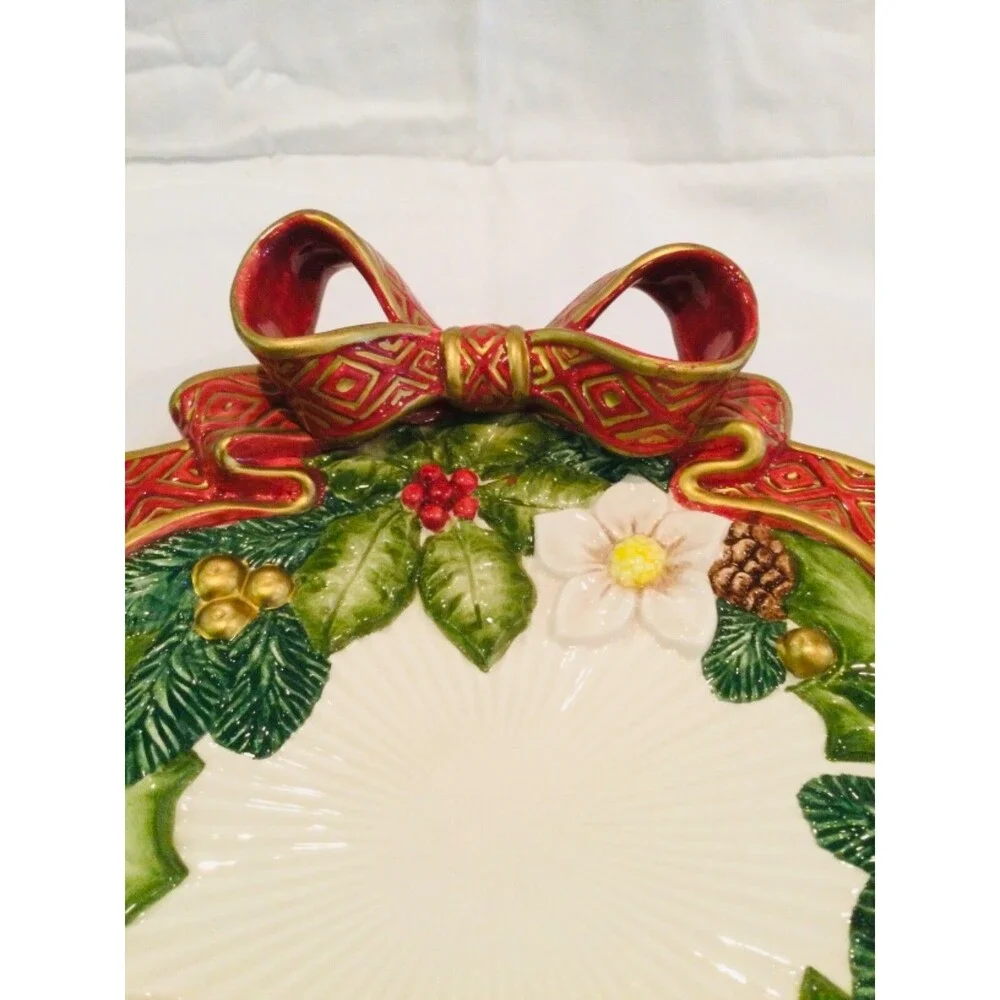 1995 Fitz & Floyd Christmas Wreath Holiday Plate with Pine Cones Flower 9”